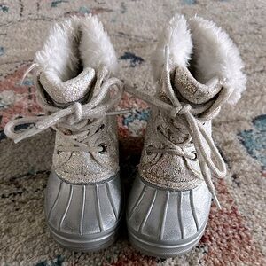 London Fog toddler snow boots size 9